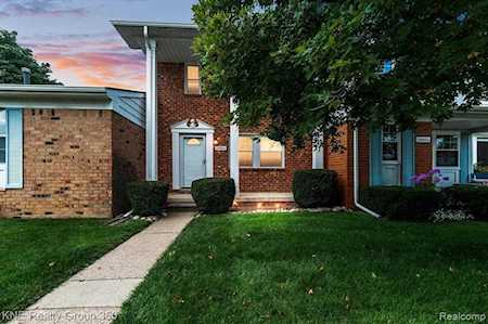 24854 Olde Orchard St Novi, MI 48375