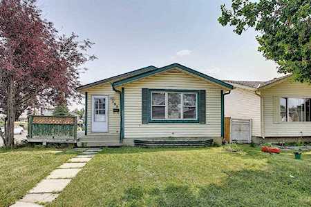 180 Castledale Way NE Calgary, AB T3J 2A2