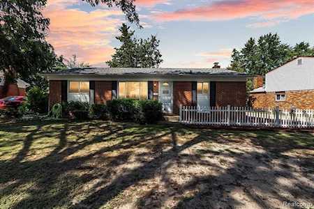 1442 Selma St Westland, MI 48186