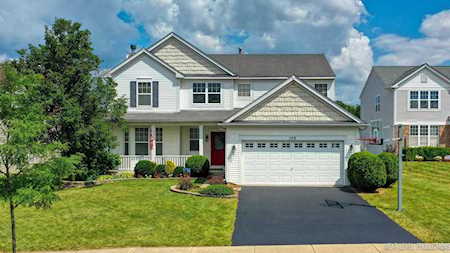 729 Stewart Ave North Aurora, IL 60542