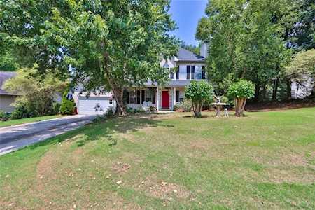 7248 Coral Lake Dr Flowery Branch, GA 30542