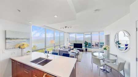 9080 University Crescent #1201 Burnaby, BC V5A 0B7