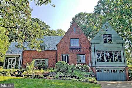 2721 Arlington Ridge Rd Arlington, VA 22202
