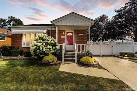 535 Kings Hwy Lincoln Park, MI 48146