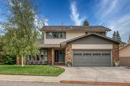 524 129 Ave SE Calgary, AB T2J 4B1
