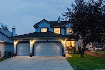 30 Douglasview Rise SE Calgary, AB T2Z 2P4