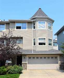298 Inglewood Grove SE Calgary, AB T2G 5R4