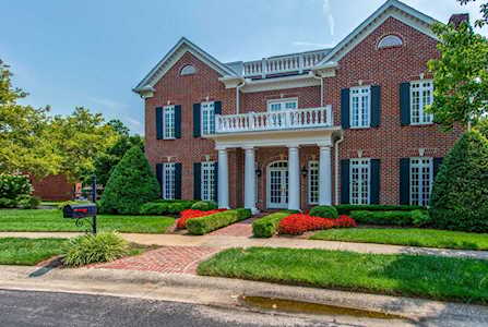 5205 Close Circle Nashville, TN 37205