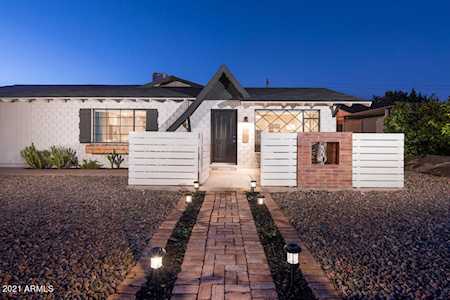 8230 E Glenrosa Ave Scottsdale, AZ 85251