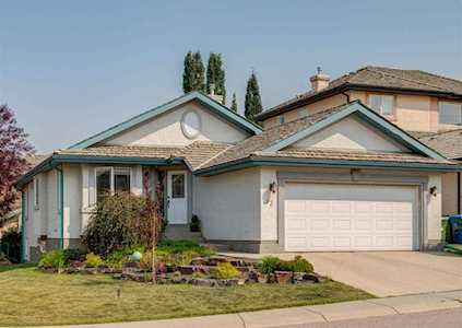 93 Valley Ponds Way NW Calgary, AB T3B 5T8