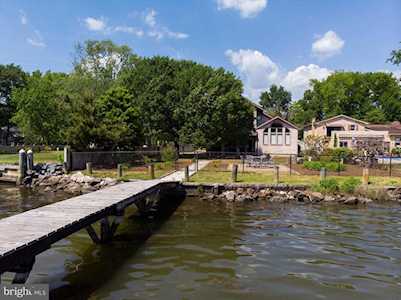 3894 Holly Dr Edgewater, MD 21037