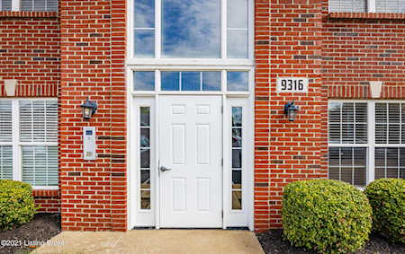 9316 Pine Lake Dr #102 Louisville, KY 40220