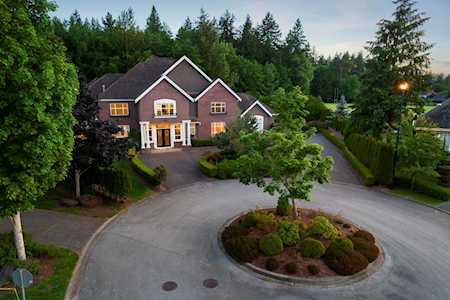 13548 22A Avenue Surrey, BC V4A 9V2
