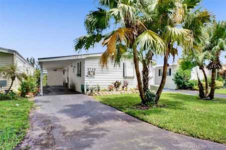 5736 Lagoon Dr Dania Beach, FL 33312
