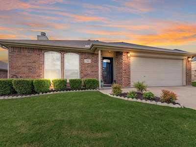 764 Bur Oak Drive Burleson, TX 76028