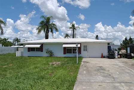 860 E 4th St Englewood, FL 34223