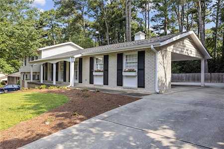 1674 Chateau Dr Dunwoody, GA 30338