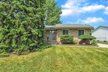 30178 Jamestown St Romulus, MI 48174