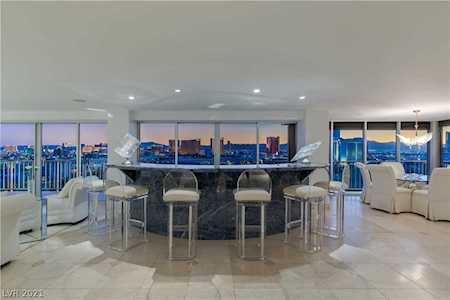 3111 Bel Air Dr #21A Las Vegas, NV 89109
