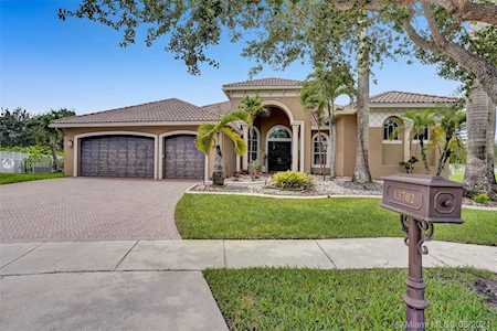 13702 NW 11th Ct Pembroke Pines, FL 33028