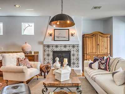 6229 Glimmering Light Ave Las Vegas, NV 89139