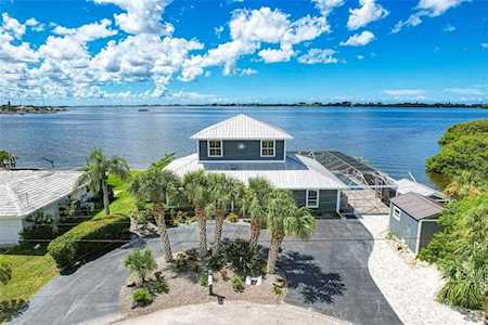949 Suncrest Ln Englewood, FL 34223