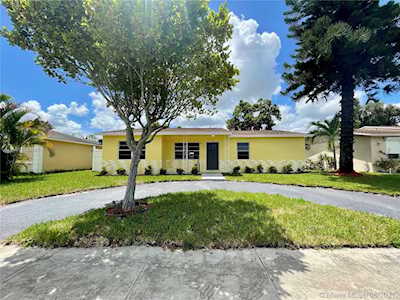 611 SW 76th Ter North Lauderdale, FL 33068