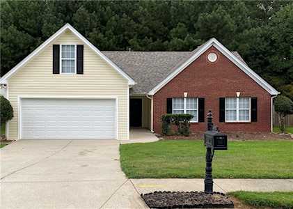 4875 Markim Forest Ln Sugar Hill, GA 30518