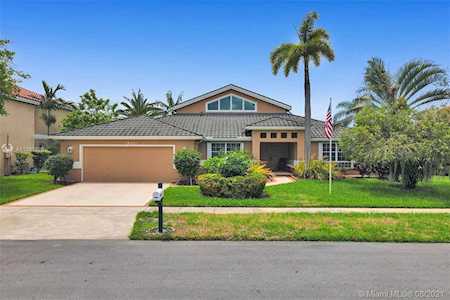 920 NW 203rd Ave Pembroke Pines, FL 33029