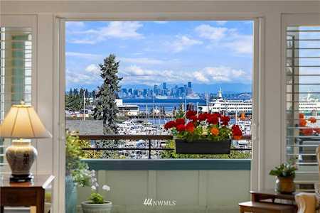 530 Wood Ave SW #B Bainbridge Island, WA 98110