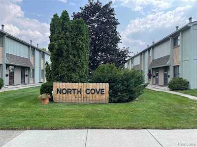 2445 Samoset Rd Royal Oak, MI 48073