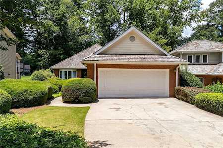 2560 Camden Glen Ct Roswell, GA 30076