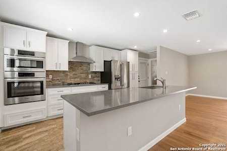 119 Blakeley Dr San Antonio, TX 78209