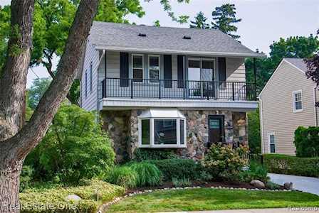 10504 BORGMAN Borgman Ave Huntington Woods, MI 48070