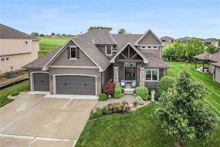 1217 Lakecrest Circle Raymore, MO 64083