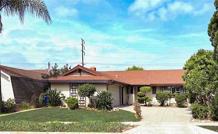 12807 Elmrock Ave La Mirada, CA 90638
