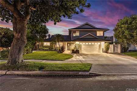6131 Gumm Dr Huntington Beach, CA 92647