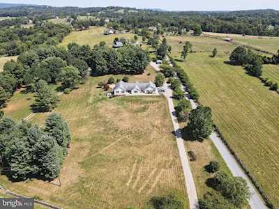 35098 Snickersville Turnpike Round Hill, VA 20141