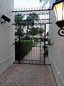 1001 Tartan Dr #204 Palm Harbor, FL 34684