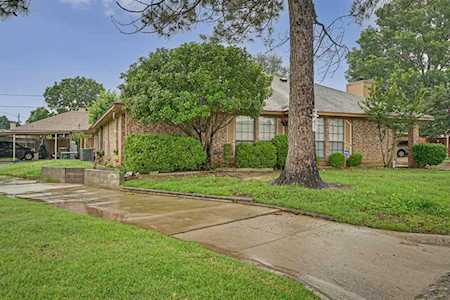 5726 Red Cactus Court Arlington, TX 76017