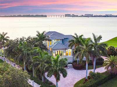 18 Ambleside Dr Belleair, FL 33756