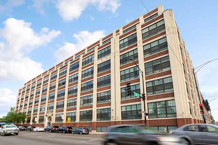 3963 W Belmont Ave #301 Chicago, IL 60618