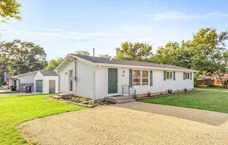 2405 Lakeview Dr Wonder Lake, IL 60097