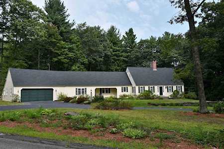 41 Indian Rock Rd Nashua, NH 03063