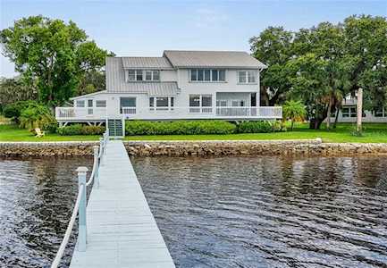 909 Bayshore Dr Tarpon Springs, FL 34689