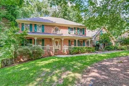 314 Sassafras Ln SW Lilburn, GA 30047