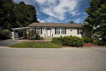 206 E Songbird Ln Tiverton, RI 02878