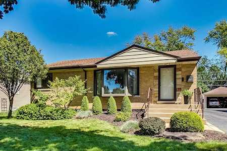 831 N Fernandez Ave Arlington Heights, IL 60004