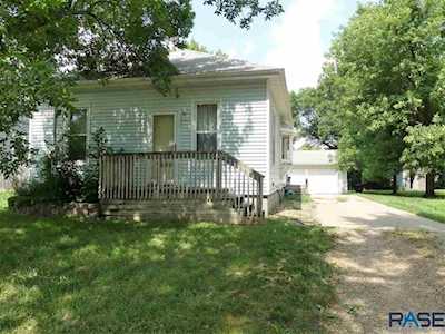608 W 4Th Ave Lennox, SD 57039