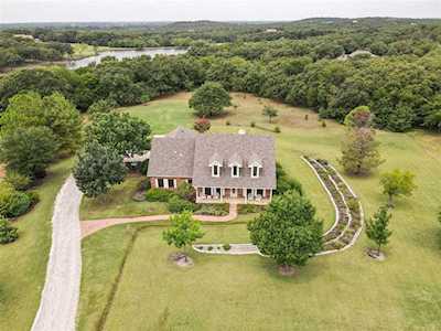4920 Glen Oaks Circle Aubrey, TX 76227
